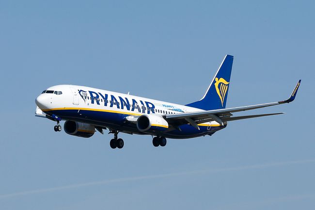 Un Boeing 737-800 de Ryanair atterrit à l'aéroport 