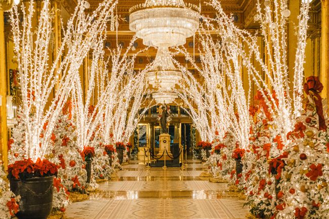 The Roosevelt New Orleans, A Waldorf Astoria Hotel décoré pour les fêtes