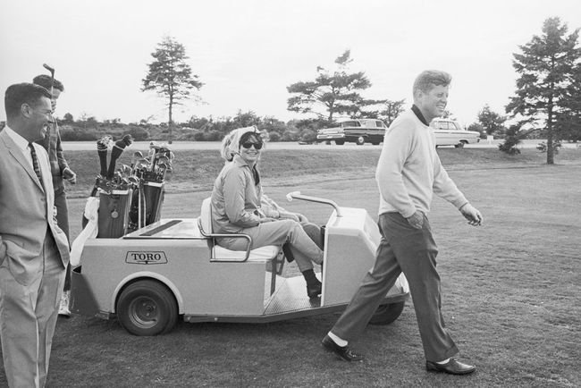 JFK et Jackie Kennedy au Newport Country Club.