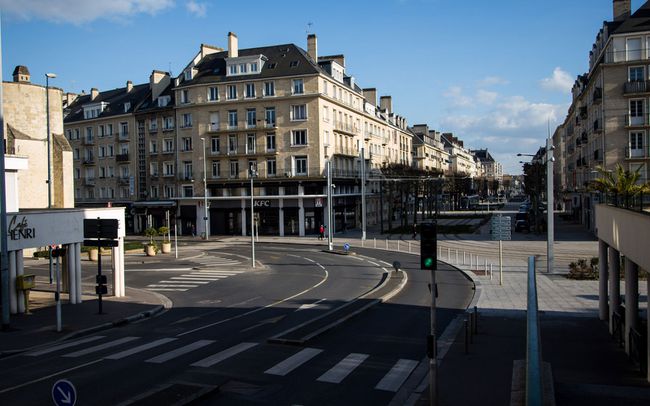 rues désertes à Caen, France