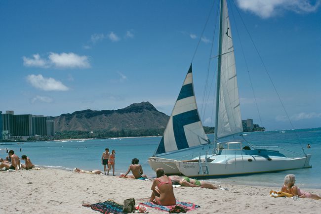 Baigneurs sur la plage de Waikiki, Honolulu, Hawaii, USA, juin 1971