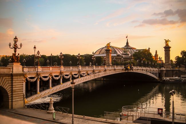 Pont Alexandre III au lever du soleil, Paris, France