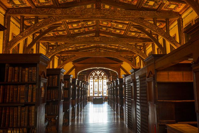Une vue générale de la bibliothèque du duc Humphrey dans les bibliothèques Bodleian d'Oxford, en Angleterre.