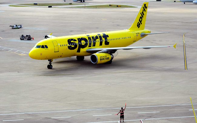 Un Airbus A320 de Spirit Airlines taxis à réaction à l'aéroport international de Dallas/Fort Worth