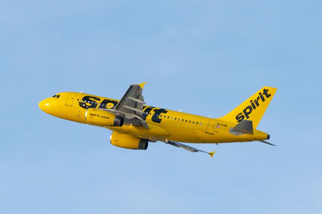 L'Airbus A319-132 de Spirit Airlines décolle de l'aéroport international de Los Angeles le 13 janvier 2021 à Los Angeles, en Californie.