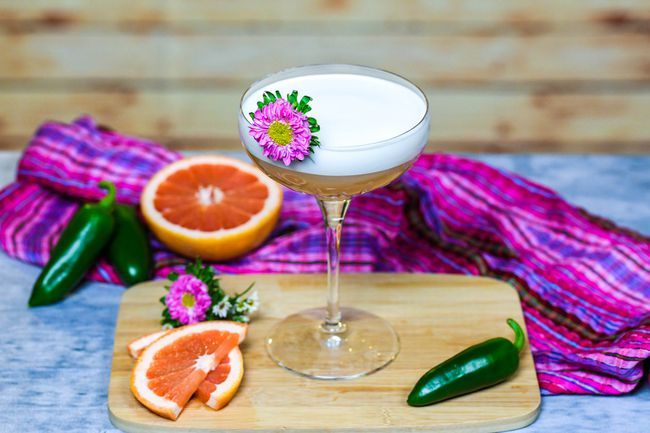 Cocktail acidulé au pamplemousse épicé de Corralejo Tequila