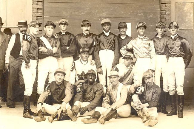 1891 au Coney Island Jockey Club, présente 15 des meilleurs jockeys de la fin du XIXe siècle du pays.