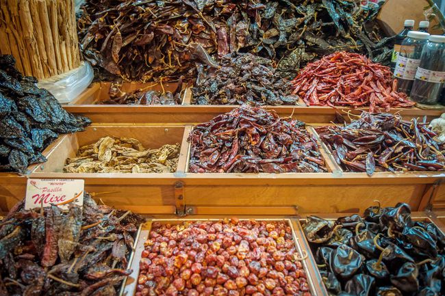 Chilis sur un marché à Oaxaca, Mexique