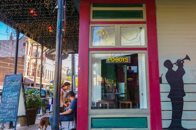 Restaurant Po-Boy le long de Magazine Street dans le Garden District de La Nouvelle-Orléans
