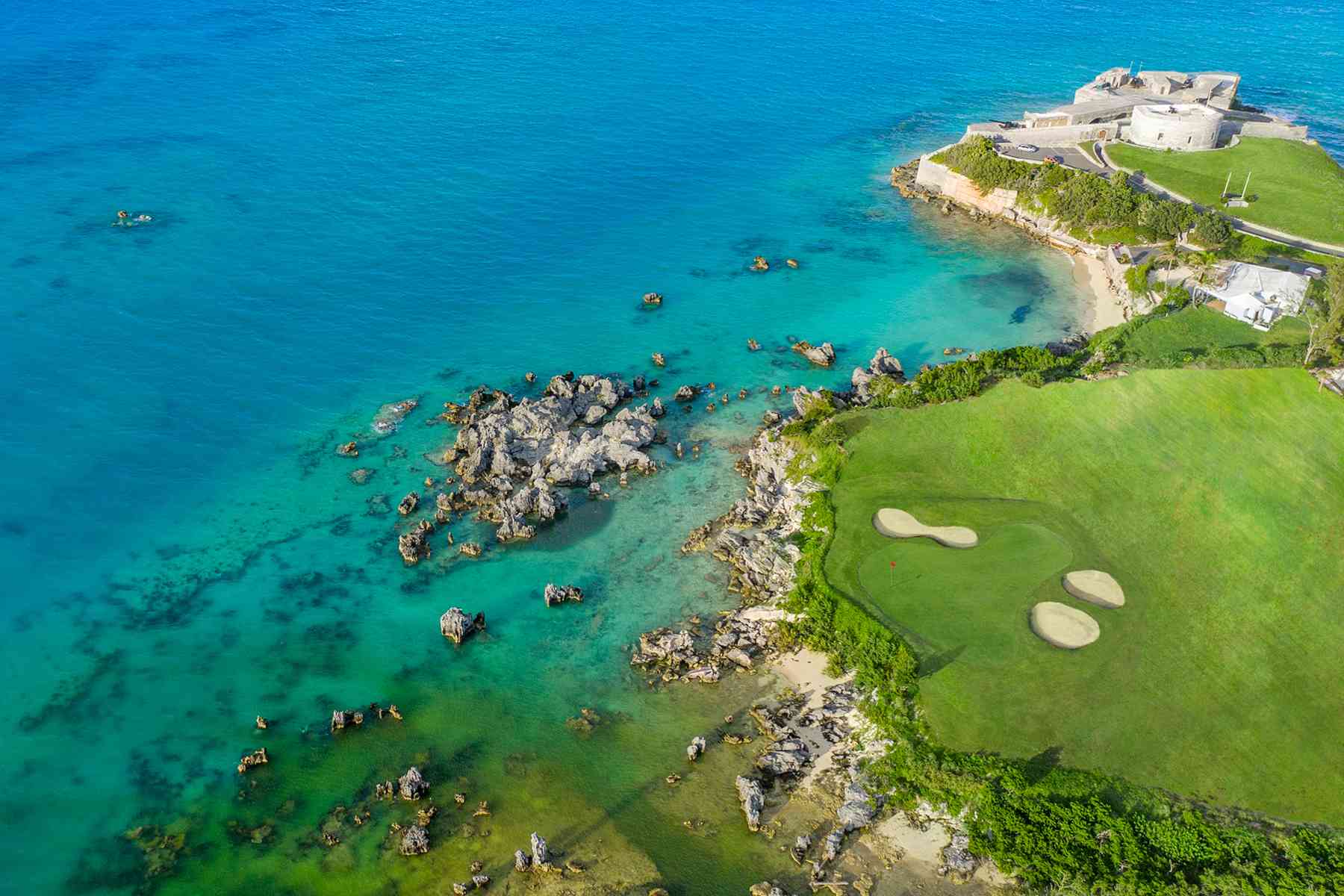 Vue aérienne du parcours de golf du St. Regis Bermuda Resort