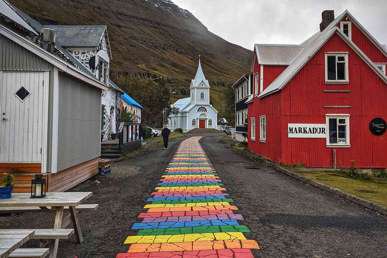 Route arc-en-ciel à Seydisfjordur