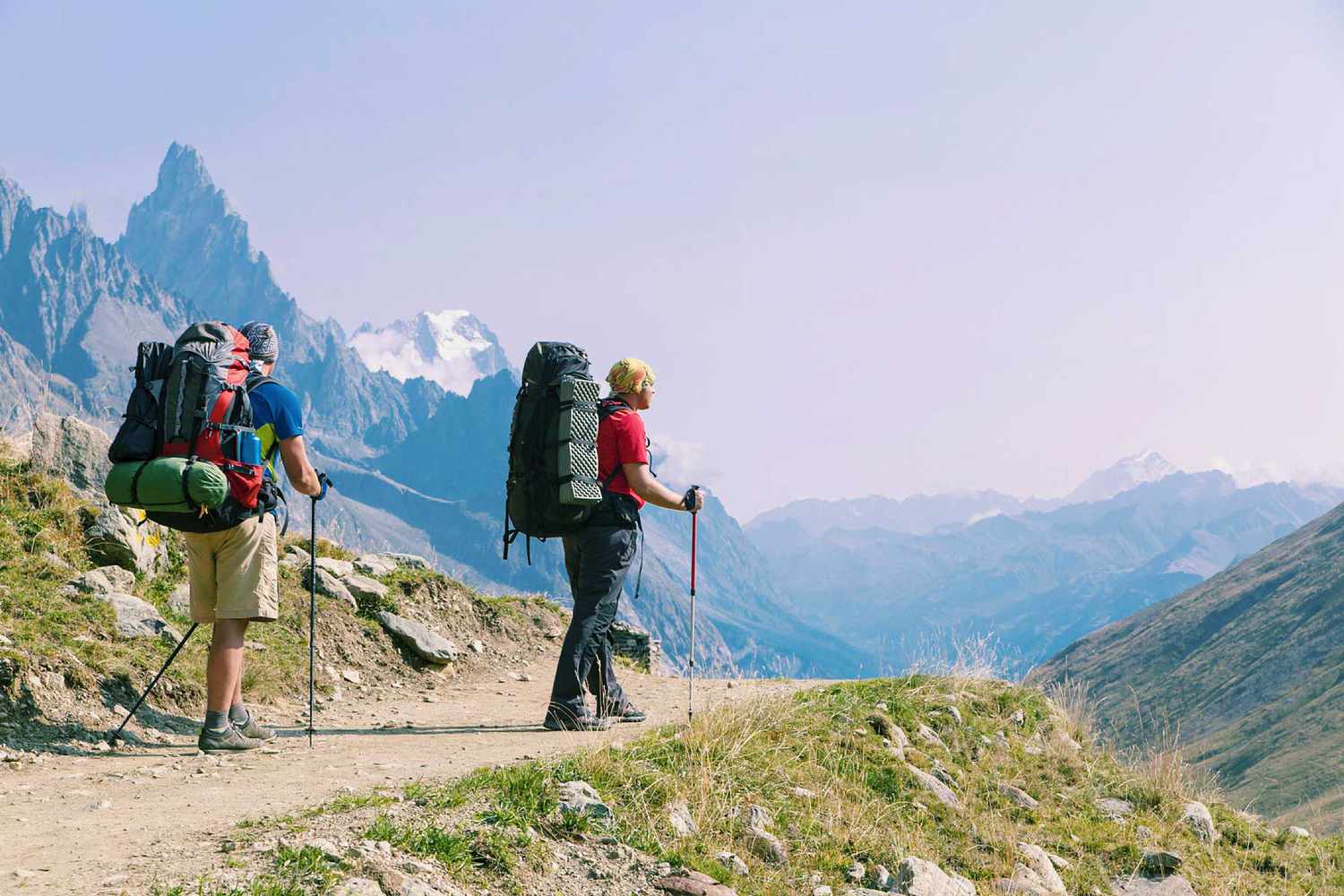 Le Tour du Mont Blanc est une randonnée unique d'environ 200 km autour du Mont Blanc qui peut être complétée en 7 à 10 jours en passant par l'Italie, la Suisse et la France.