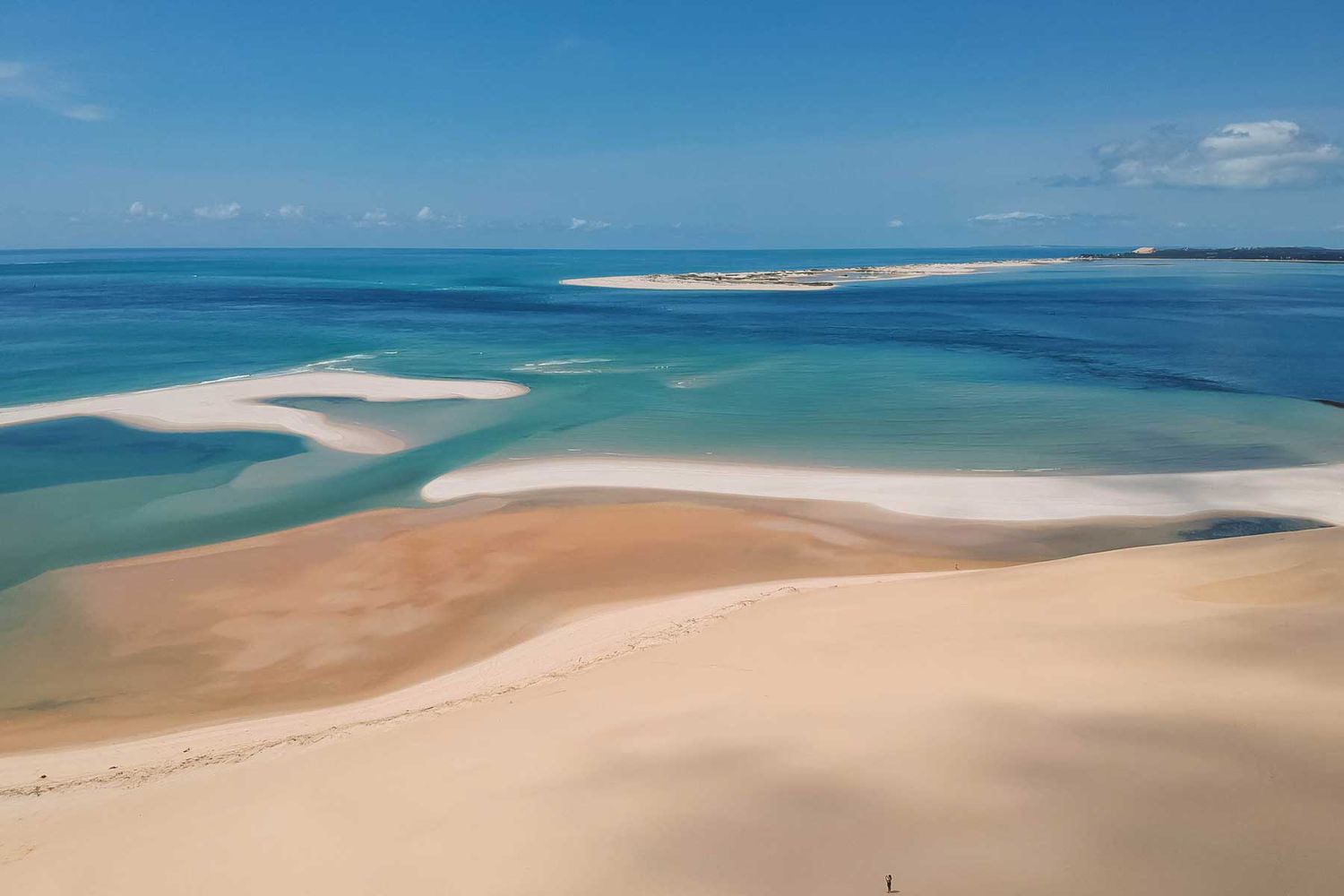Des bancs de sable à couper le souffle sur une île aux eaux turquoises dans l'archipel de Bazaruto, au Mozambique