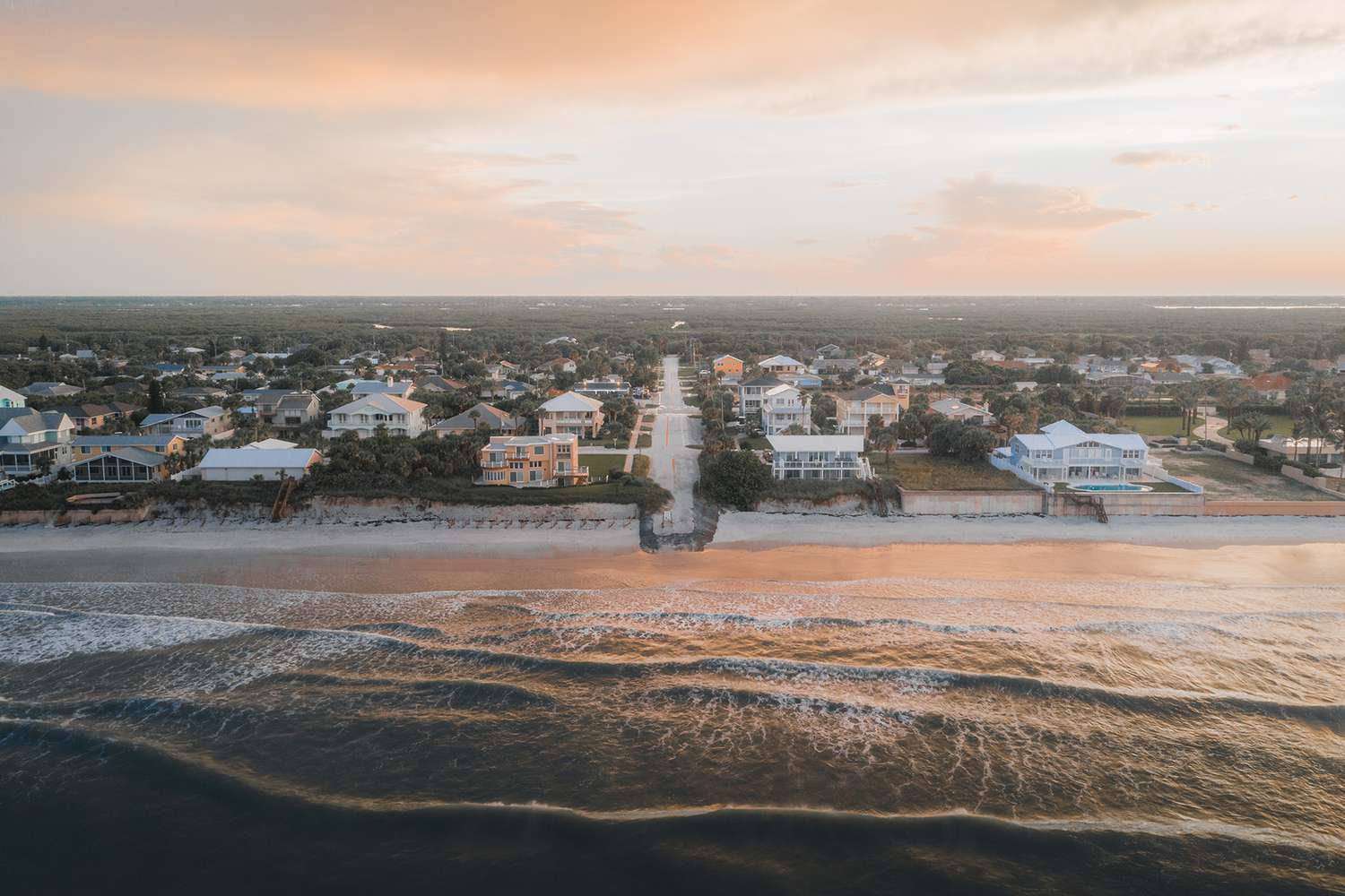 Vue aérienne de la ville au coucher du soleil, New Smyrna Beach, Floride, États-Unis, États-Unis