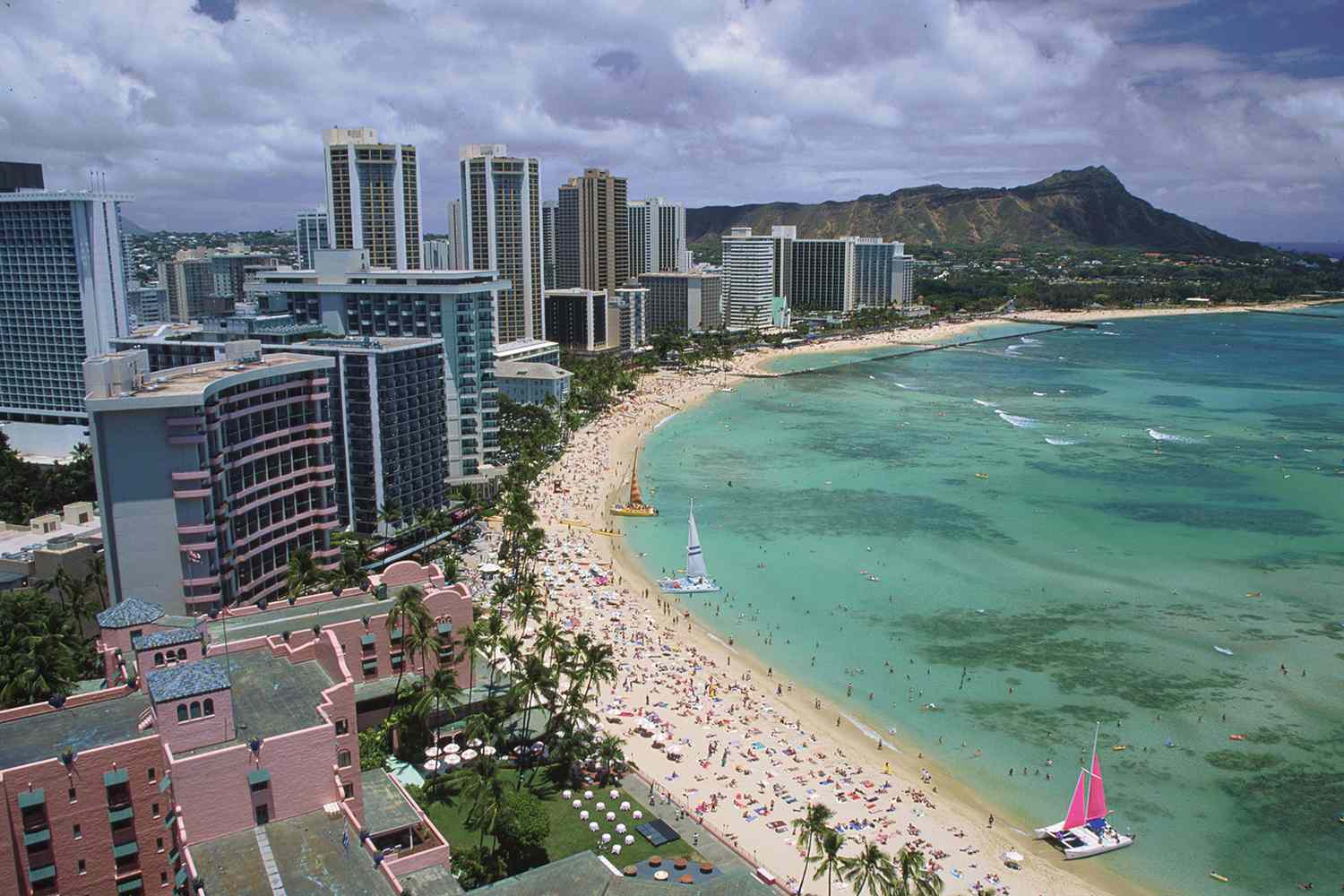 La plage de Waikiki à Honolulu à partir de 1980
