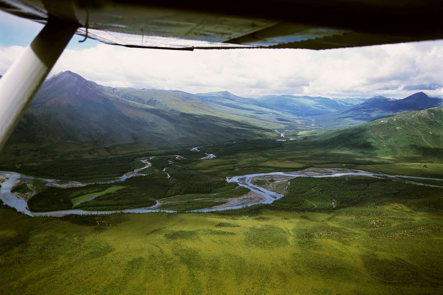 Vue aérienne des portes du parc national de l'Arctique - Alaska, États-Unis d'Amérique