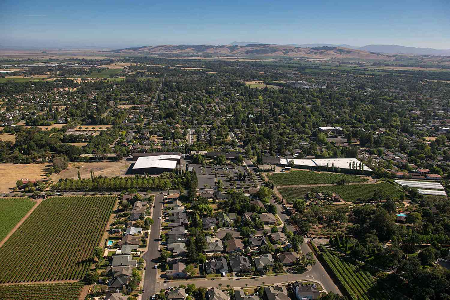 La ville historique de Sonoma, située dans la vallée de Sonoma, est vue du ciel le 22 juin 2015