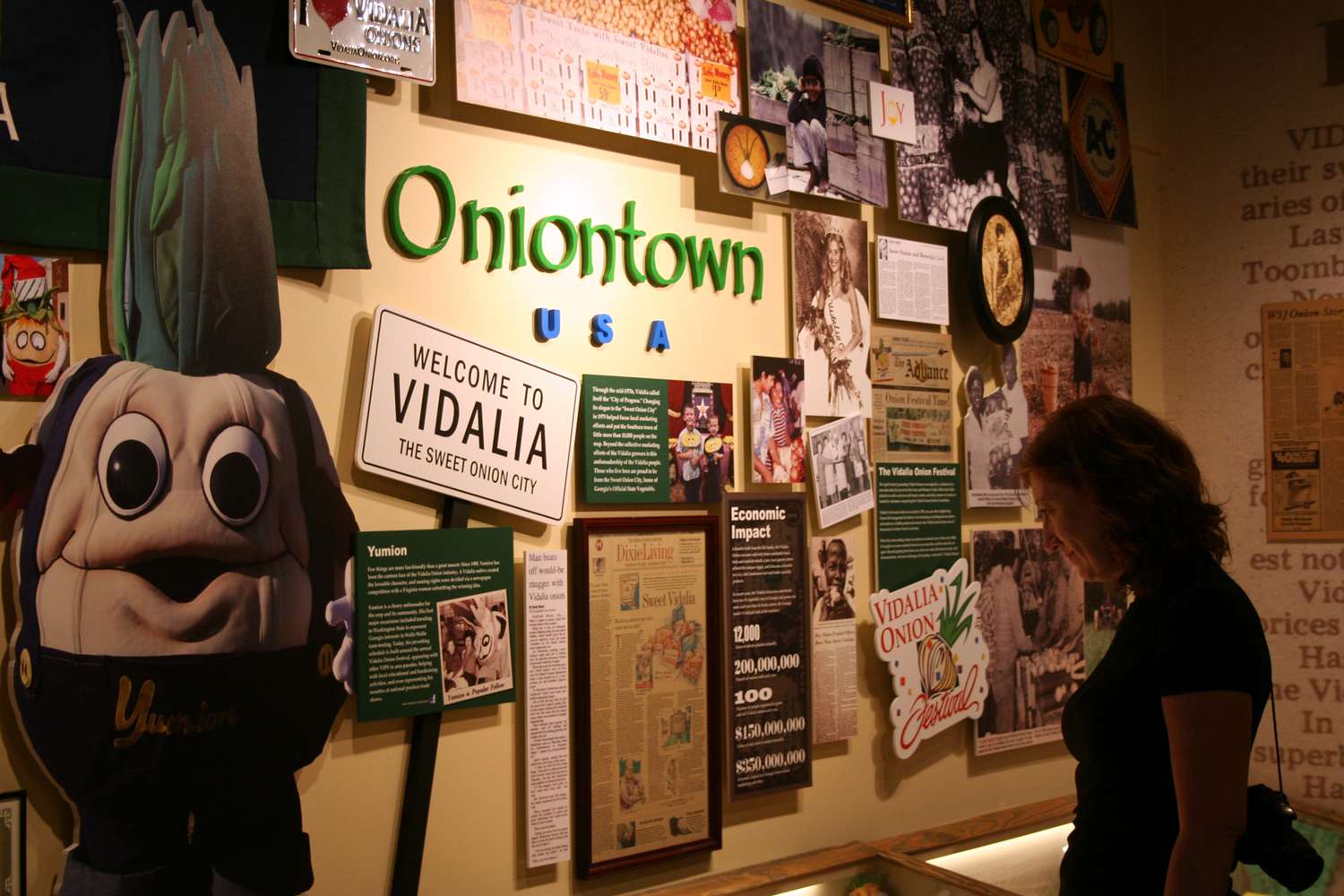 Le musée expose des souvenirs de Vidalia, connue sous le nom de Sweet Onion City et Oniontown USA, et est également connu pour sa mascotte "Yumion".