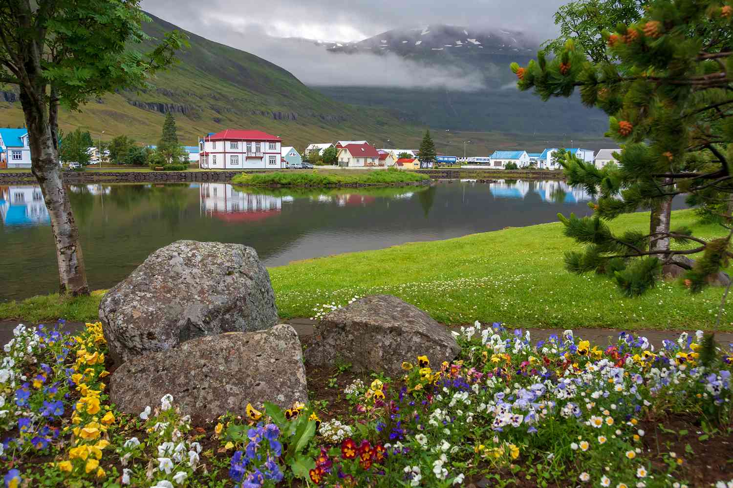 Ville d'artiste pittoresque de Seydisfjordur, Islande