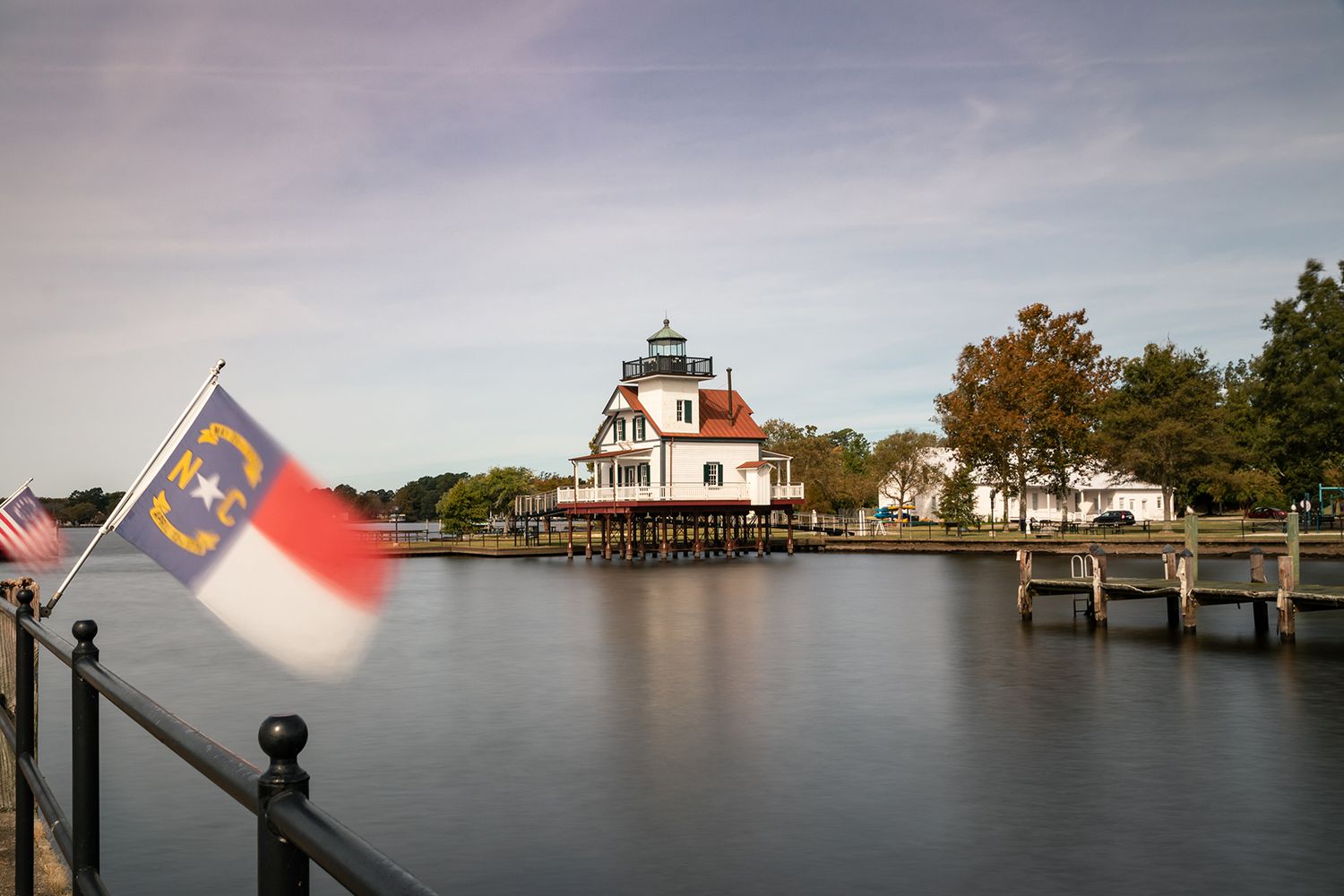 Le dernier phare à pieux vissés de Caroline du Nord, conservé dans la ville historique d'Edenton.