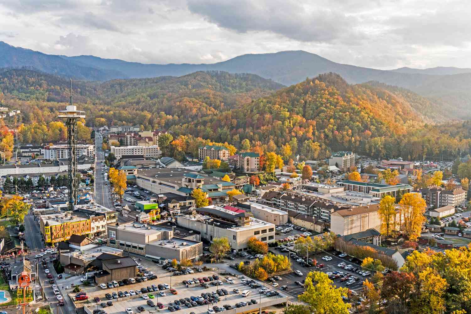 Les couleurs d'automne envahissent les Smoky Mountains et Gatlinburg