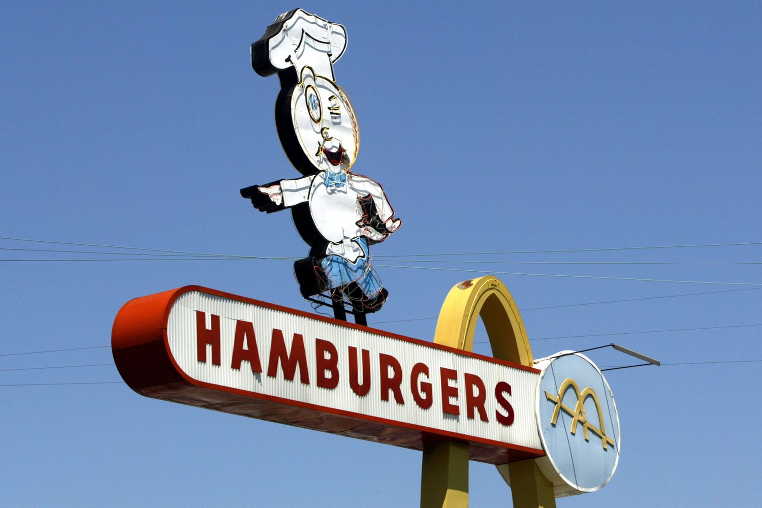 Le restaurant de restauration rapide McDonald's le plus ancien au monde à l'occasion de son 50e anniversaire le 18 août 2003 à Downey, en Californie.