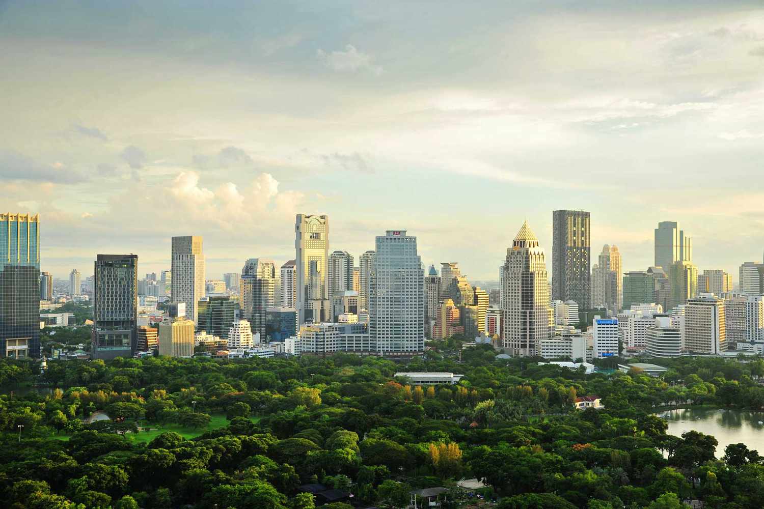 Vue sur les bâtiments modernes de Bangkok, en Thaïlande, élue l'une des meilleures villes du monde
