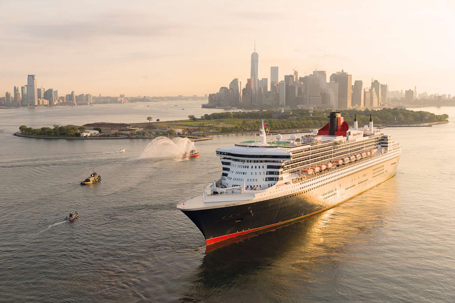 Queen Mary2 arrive à New York pour célébrer le 175e de la Cunard Line