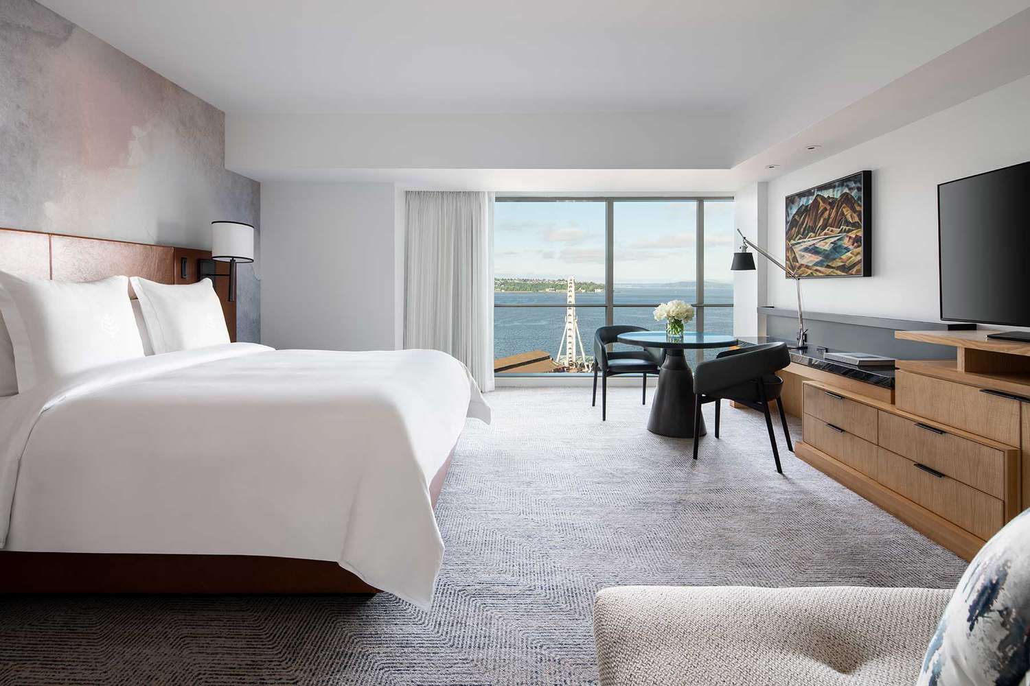 Chambre de luxe avec vue sur la baie au Four Seasons Hotel Seattle