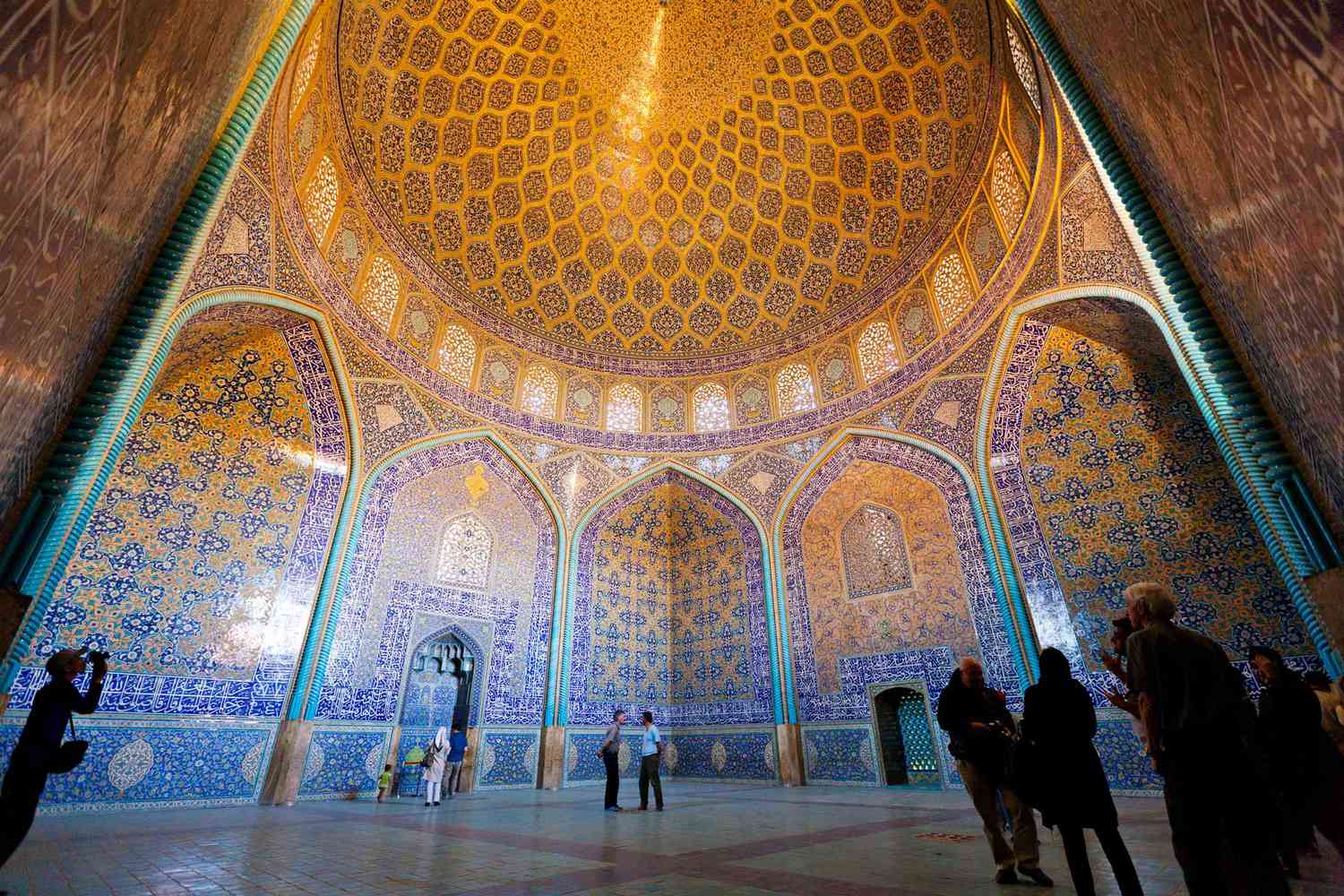 Un intérieur richement coloré en Iran, vu lors d'une tournée avec GeoEx, élu l'un des meilleurs voyagistes au monde