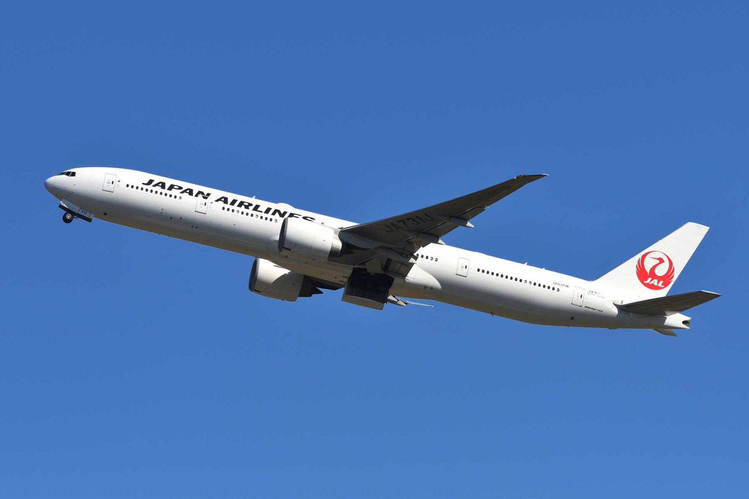 Un avion de Japan Airlines en vol