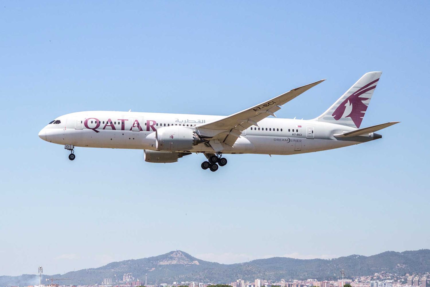 Un avion de Qatar Airlines atterrit à l'aéroport d'El Prat en Espagne