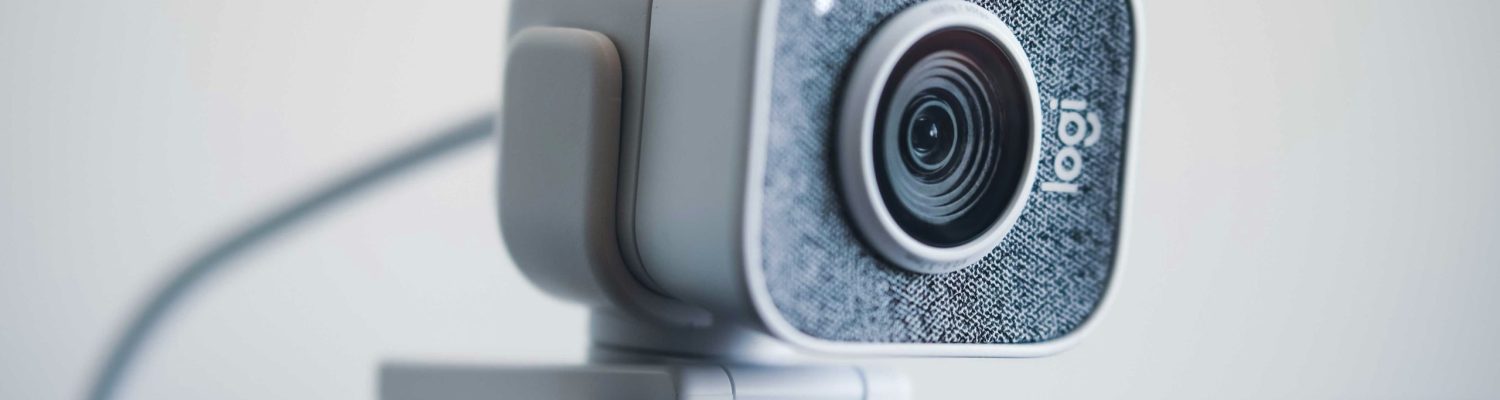 Quelle est la meilleure façon de profiter de la vue sur Tharon Plage avec sa webcam ?